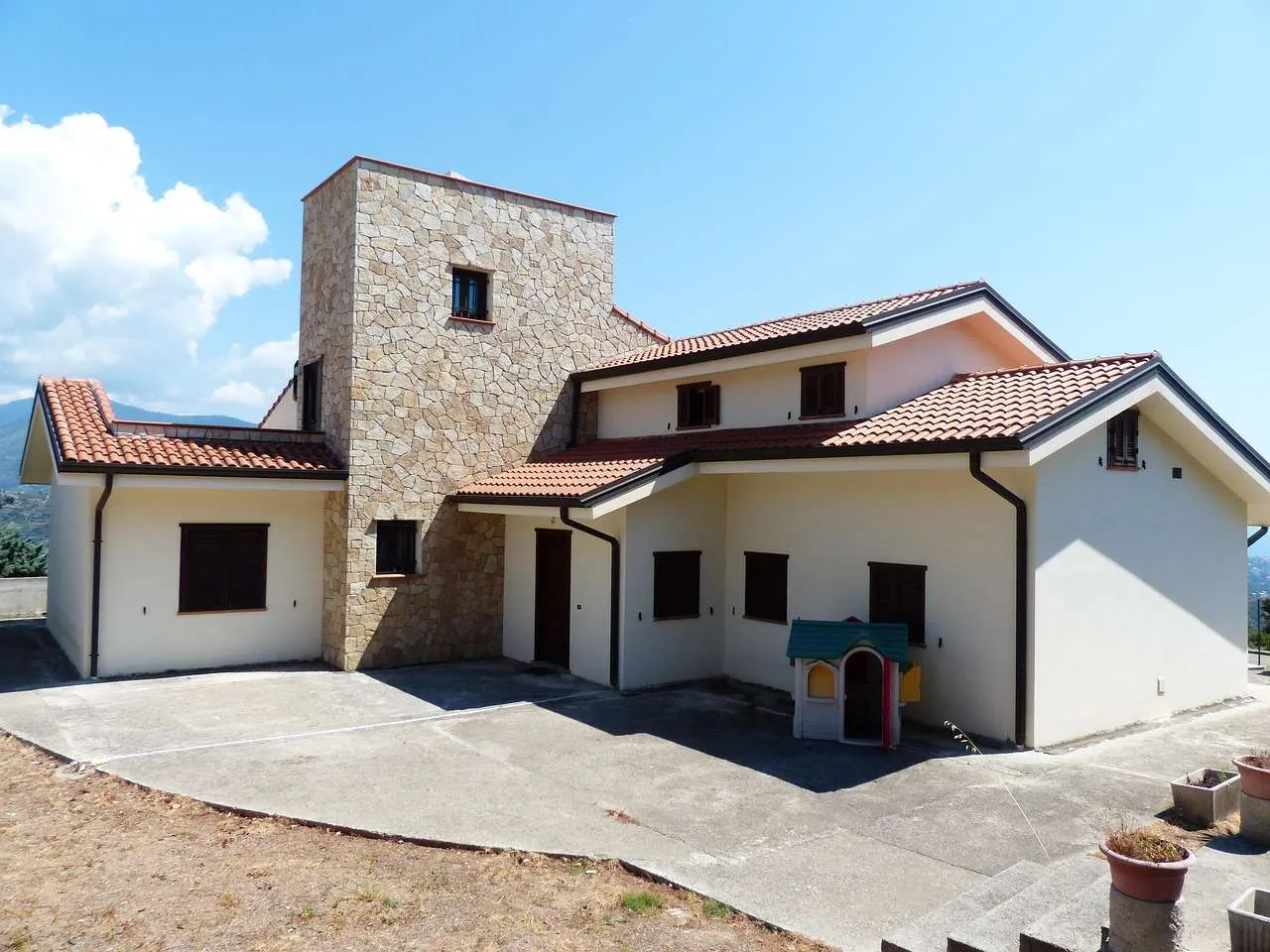 TPO Roofing Guide: Pros, Cons & Costs